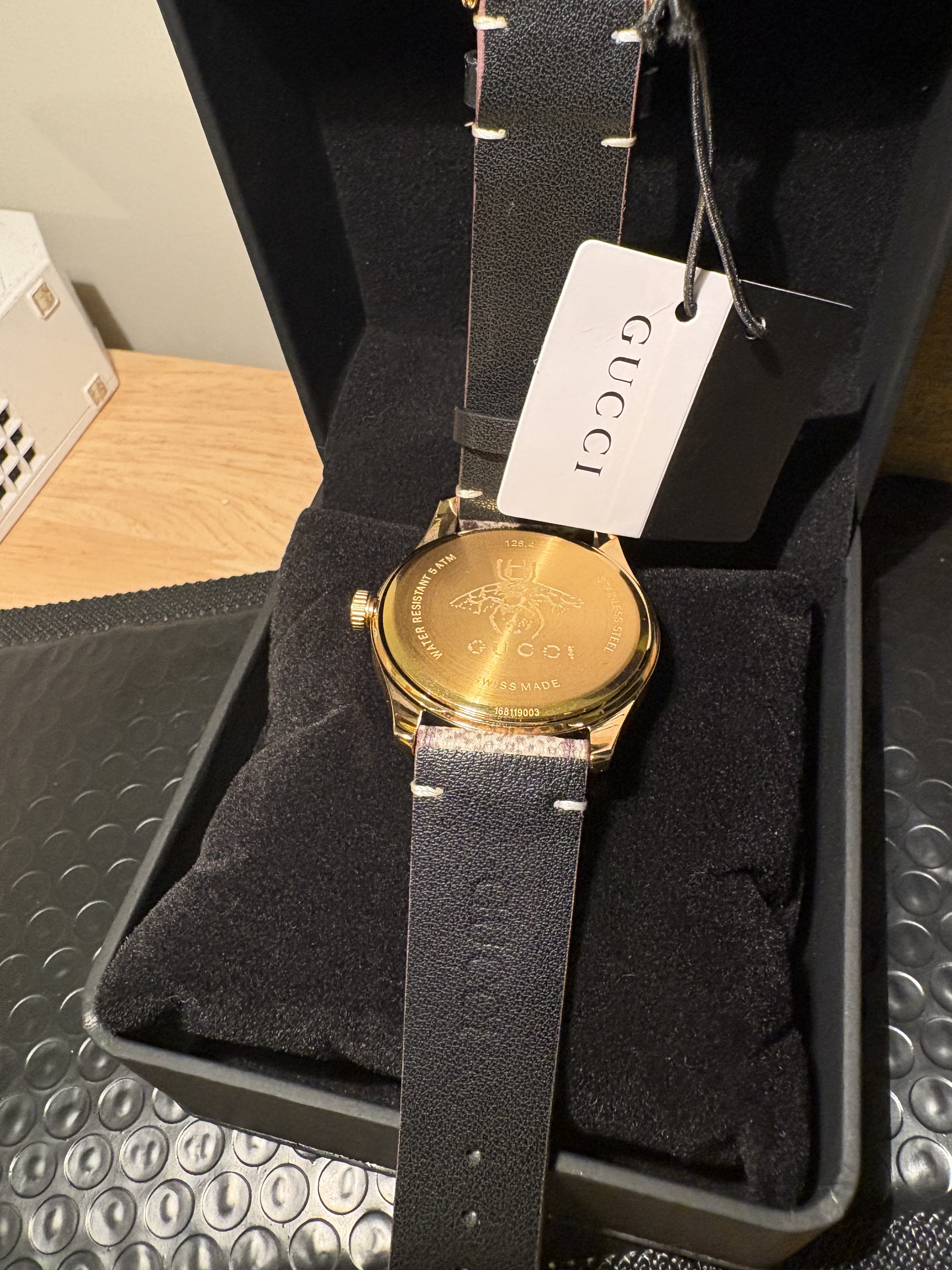 gucci dog watch